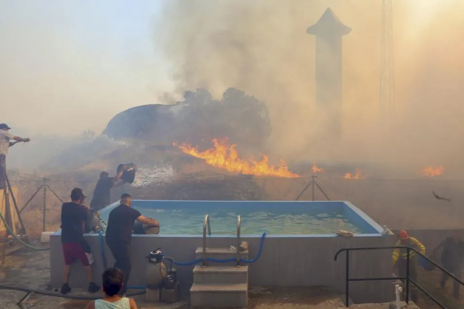 Incendios en Madrid, Vall d'Uixó y resto de España, última hora, en directo | Interior da por estabilizado el incendio de Madrid mientras preocupan los de Vall d'Uixó, Fermoselle, en Zamora, y León