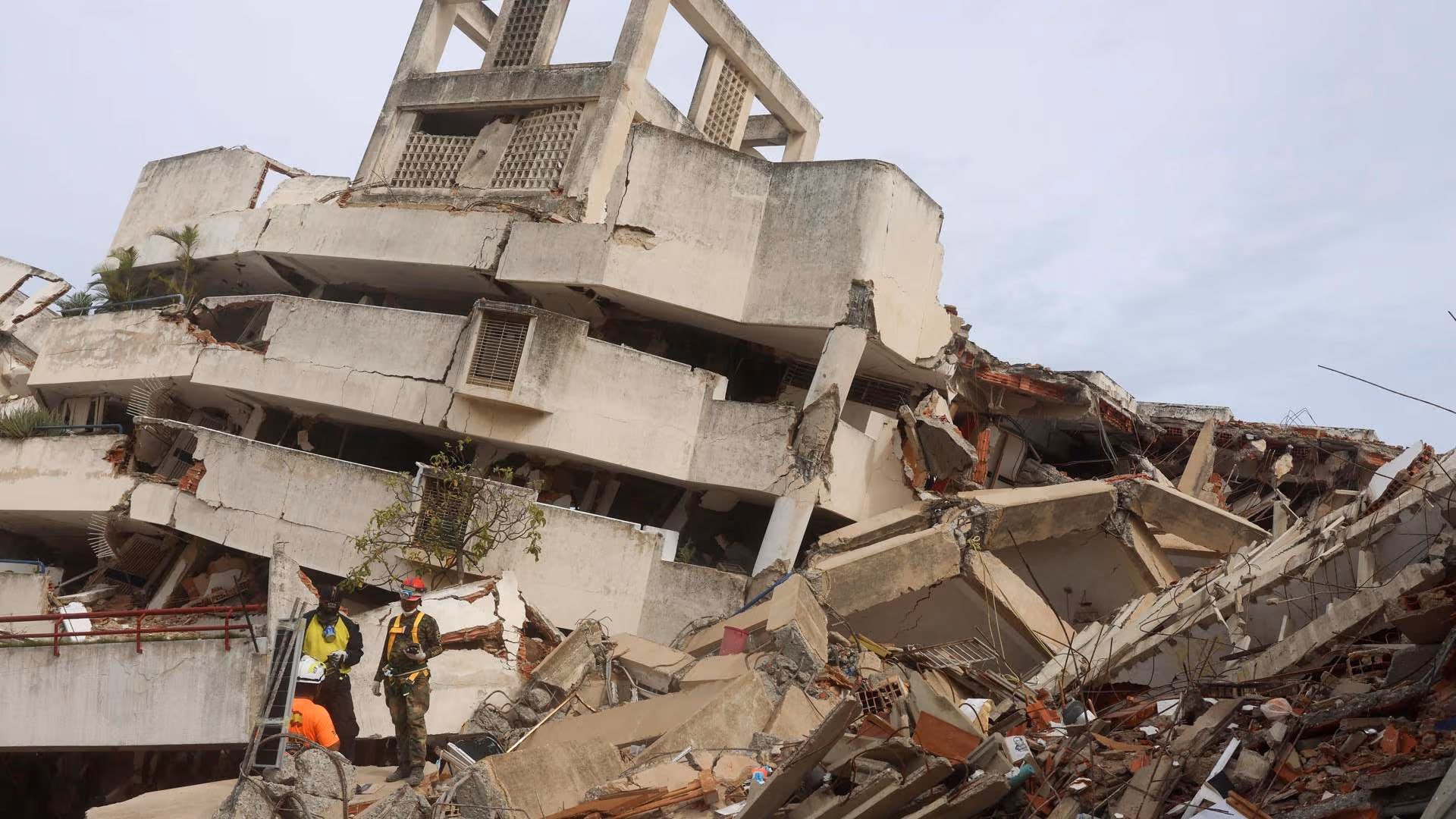 Fabio, Un Niño de 9 Años, Cumple 9 Días Bajo Escombros por Terremotos en Venezuela