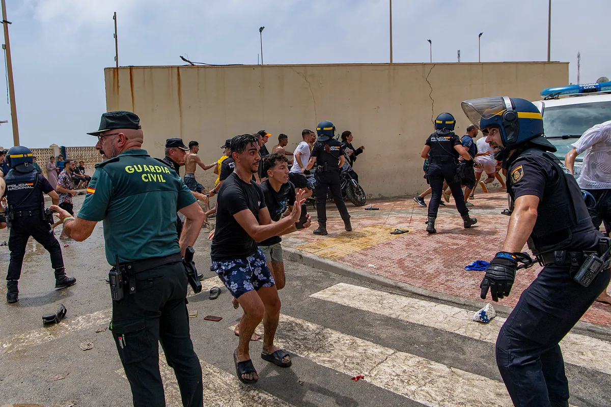 El Informe de Seguridad Nacional alertaba de los riesgos del "fenómeno de los nadadores" en la frontera Sur