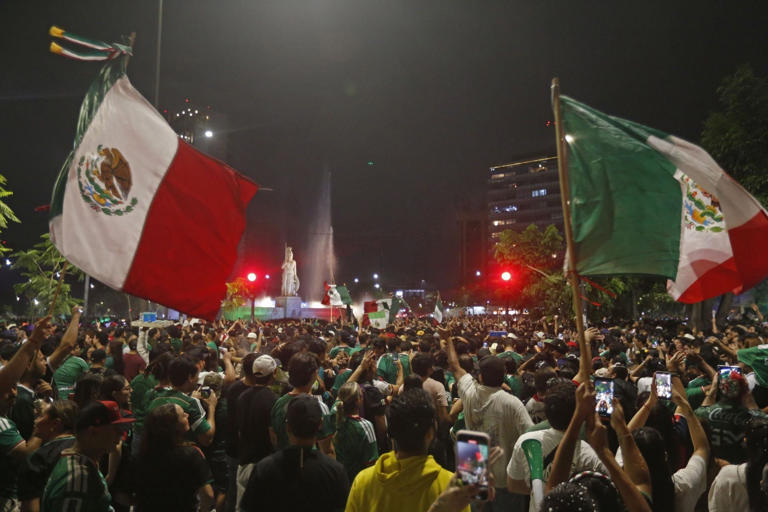 Del festejo al ring: aficionados mexicanos protagonizan brutales peleas tras triunfo ante Ecuador
