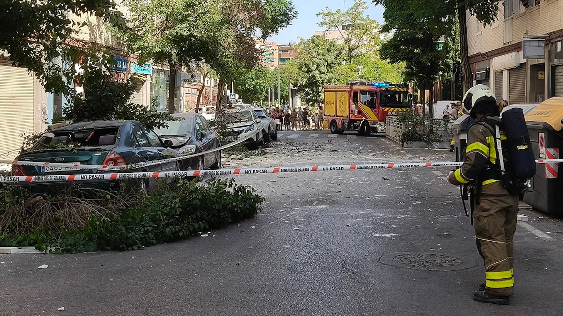 Siete terremotos consecutivos en Granada dejan tres heridos leves, provocan desalojos de centros comerciales y hoteles y se suspenden las consultas médicas y las cirugías programadas