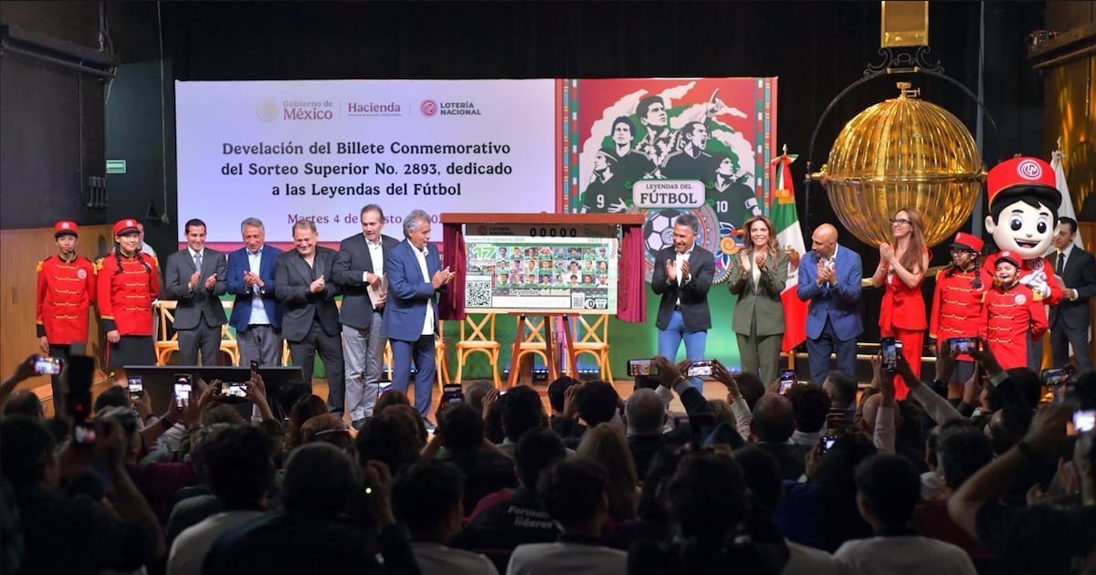 Lotería Nacional presenta billetes conmemorativos de leyendas del futbol mexicano