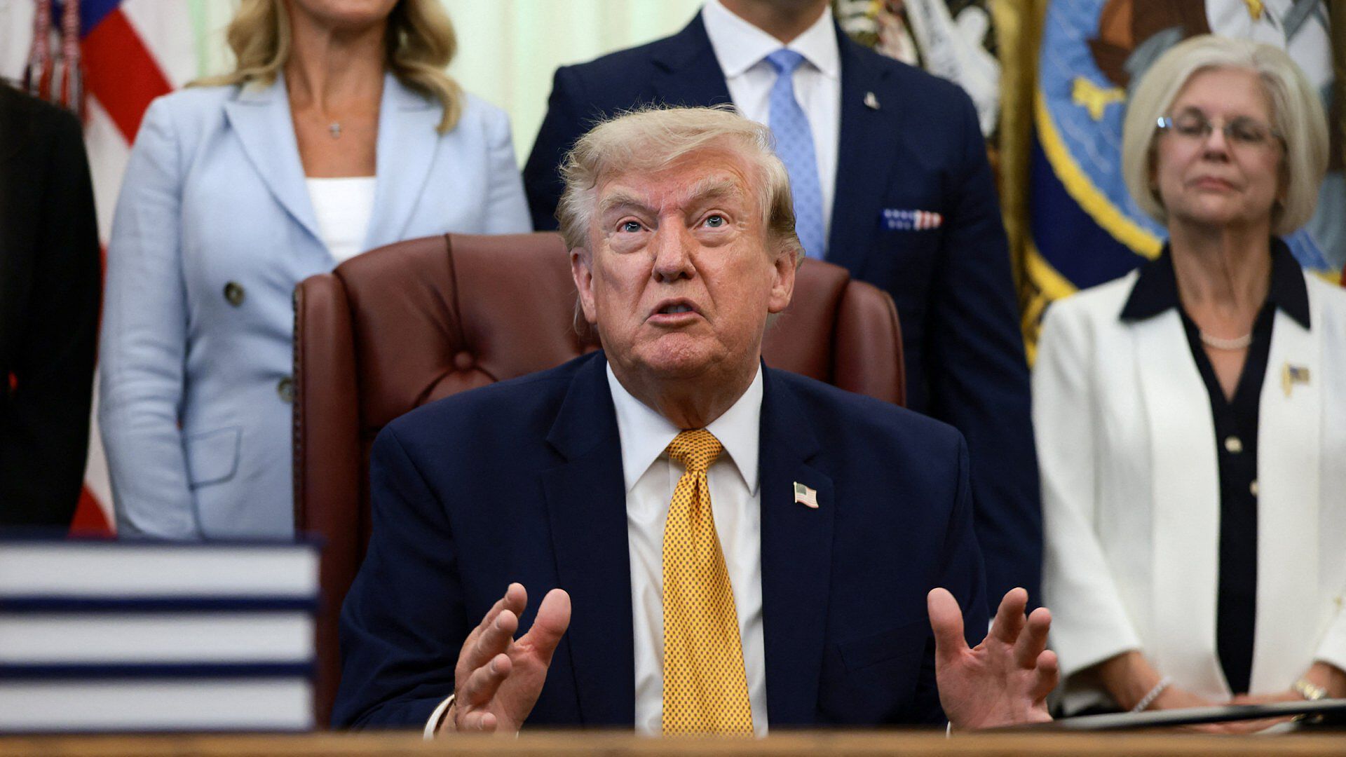 Donald Trump Pide a Líderes Europeos Detener la Migración Ilegal en su Continente