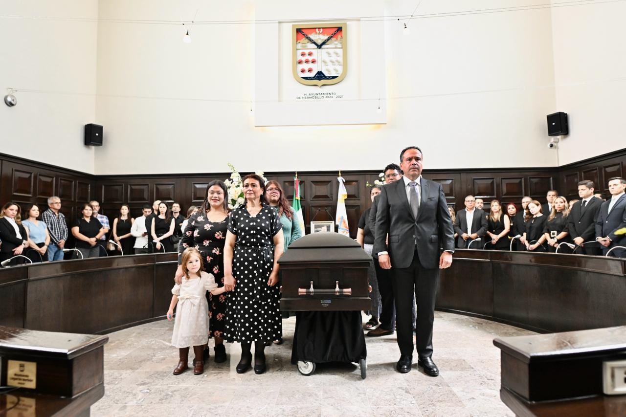 Honra Gobierno Municipal memoria del arquitecto José Eufemio Carrillo Atondo
