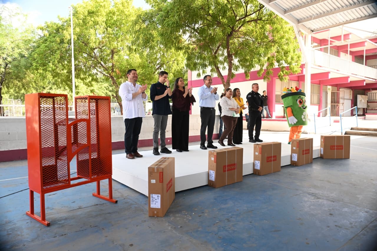 Realiza Toño Astiazarán donación de equipo de cómputo a secundaria 9, “Arq. Gustavo F. Aguilar Beltrán” en inicio de ciclo escolar