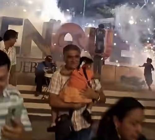 La Jornada: Estallido de pirotecnia la noche del Grito en Palenque, Chiapas, deja cuatro heridos