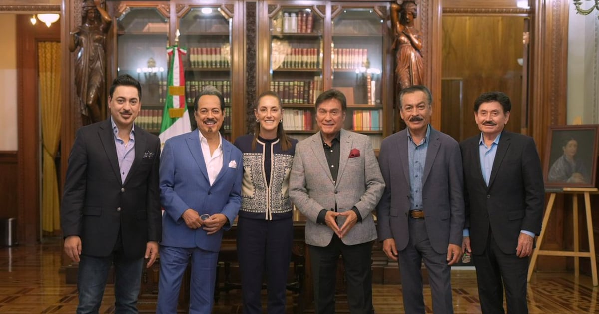 Claudia Sheinbaum recibe a Los Tigres del Norte en Palacio Nacional