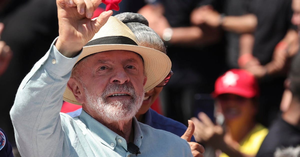 Lula ofrece ayuda a pobres, subsidio a gasolinas y beneficios a empresarios previo a elecciones en Brasil