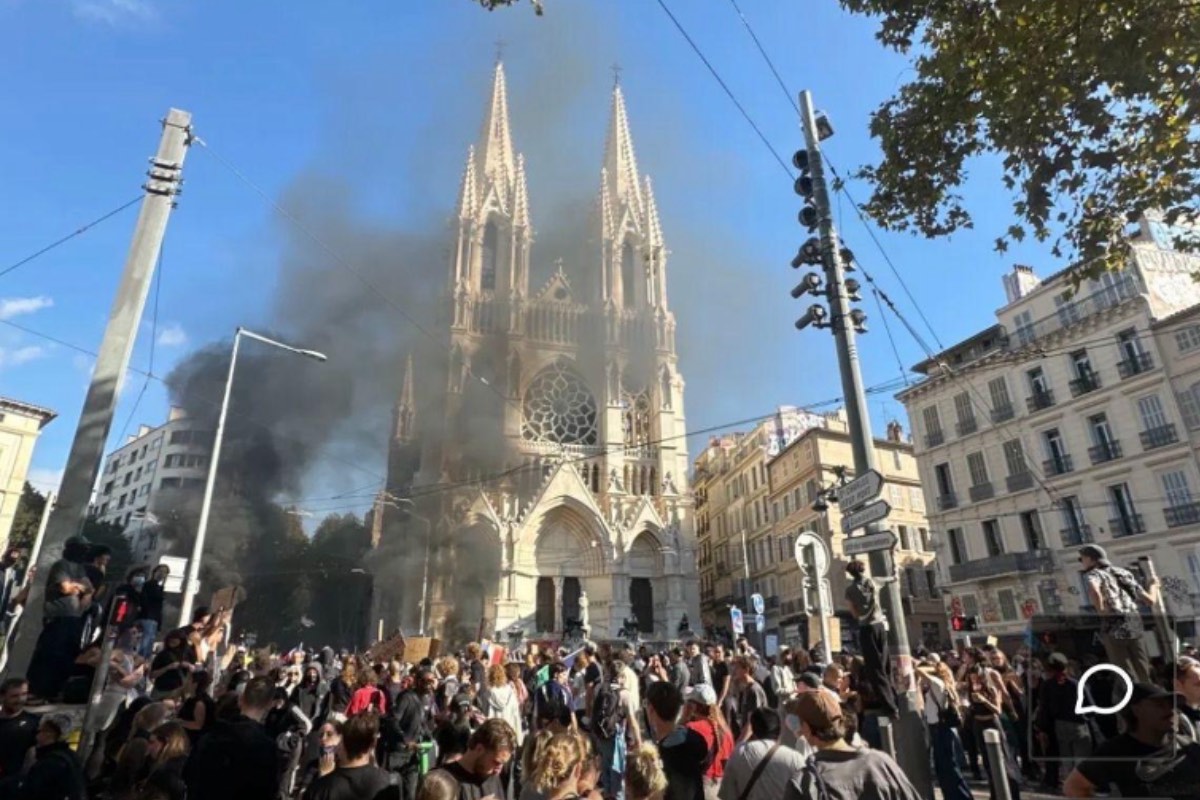 La revuelta de la periferia: estudiantes y trabajadores toman las calles de París | Grupo Animal