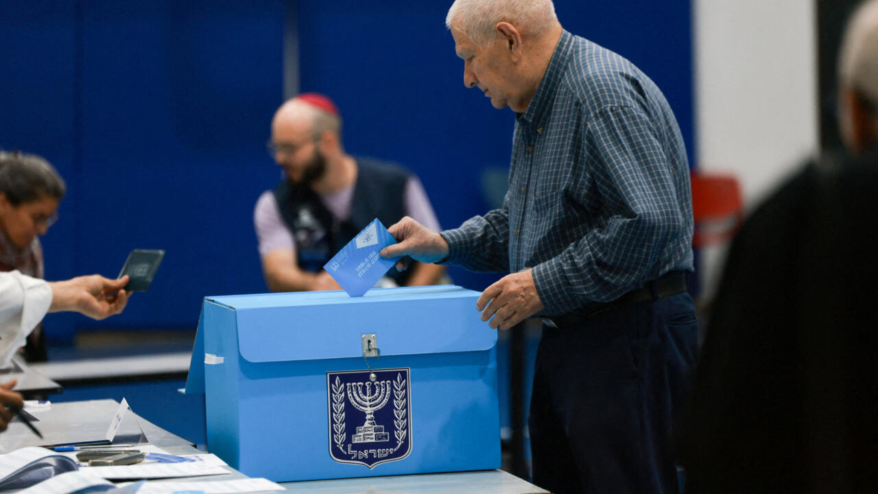 Israel: Entre el bloque nacionalista y la promesa de reconciliación, las elecciones se perfilan reñidas