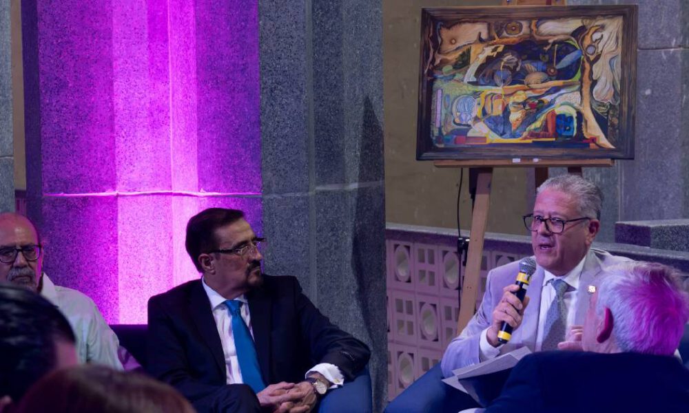 Preservan en libro la historia de los murales de la Universidad de Sonora