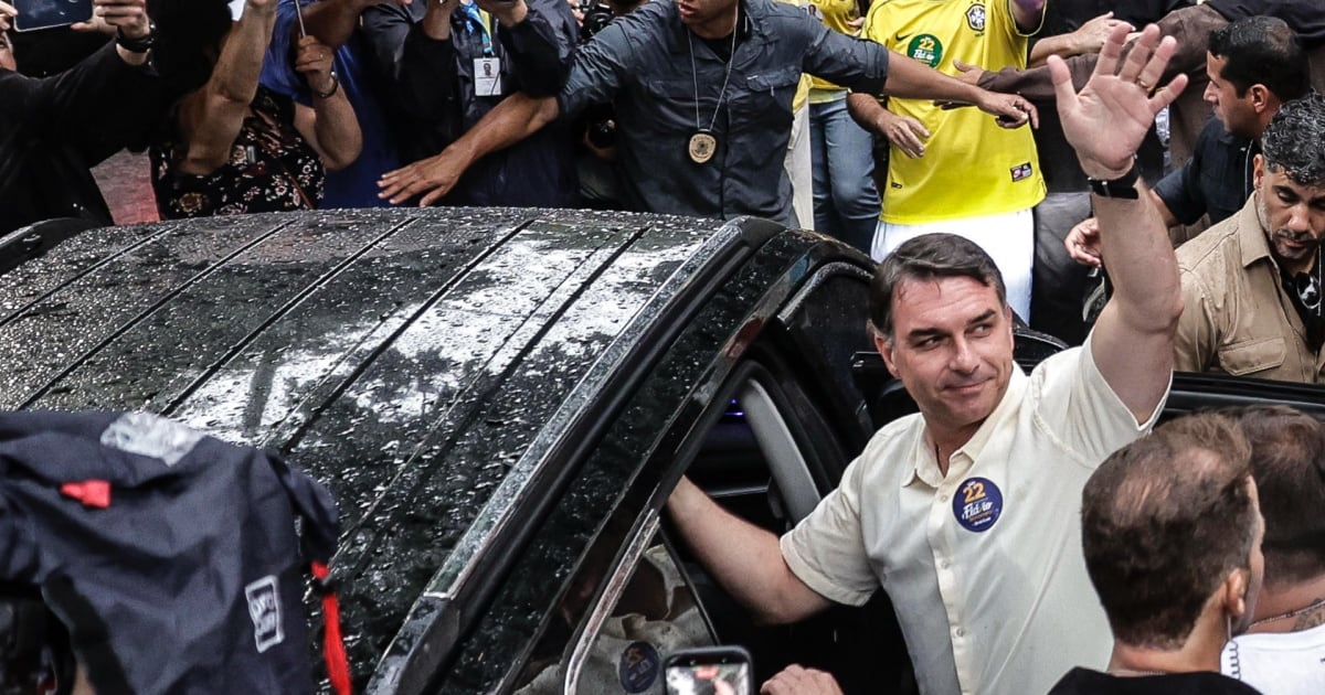EU da la bienvenida a Flávio Bolsonaro: Es recibido en Miami por su hermano Eduardo