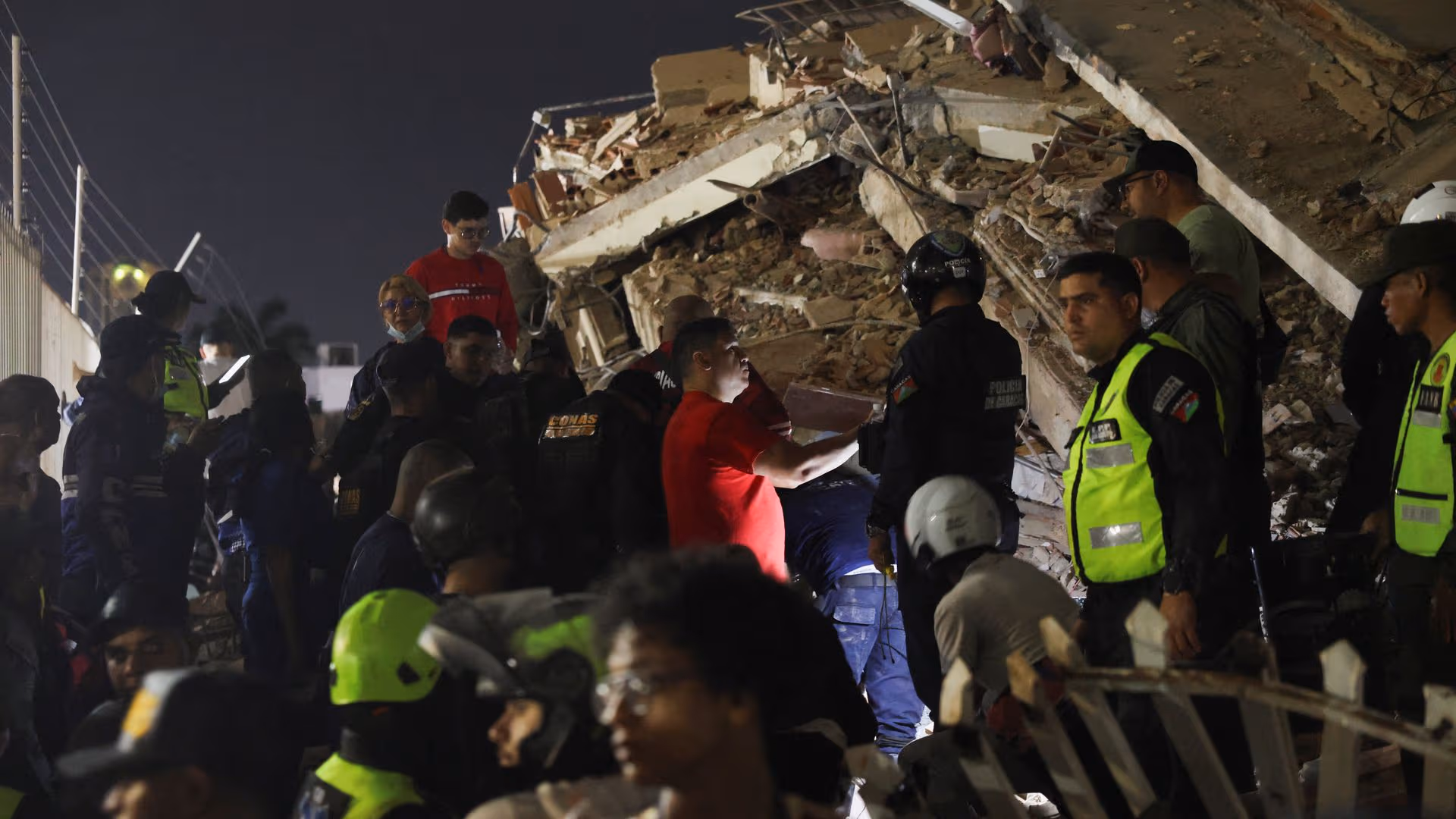 Terremotos en Venezuela Dejan 32 Muertos y Más de 700 Heridos