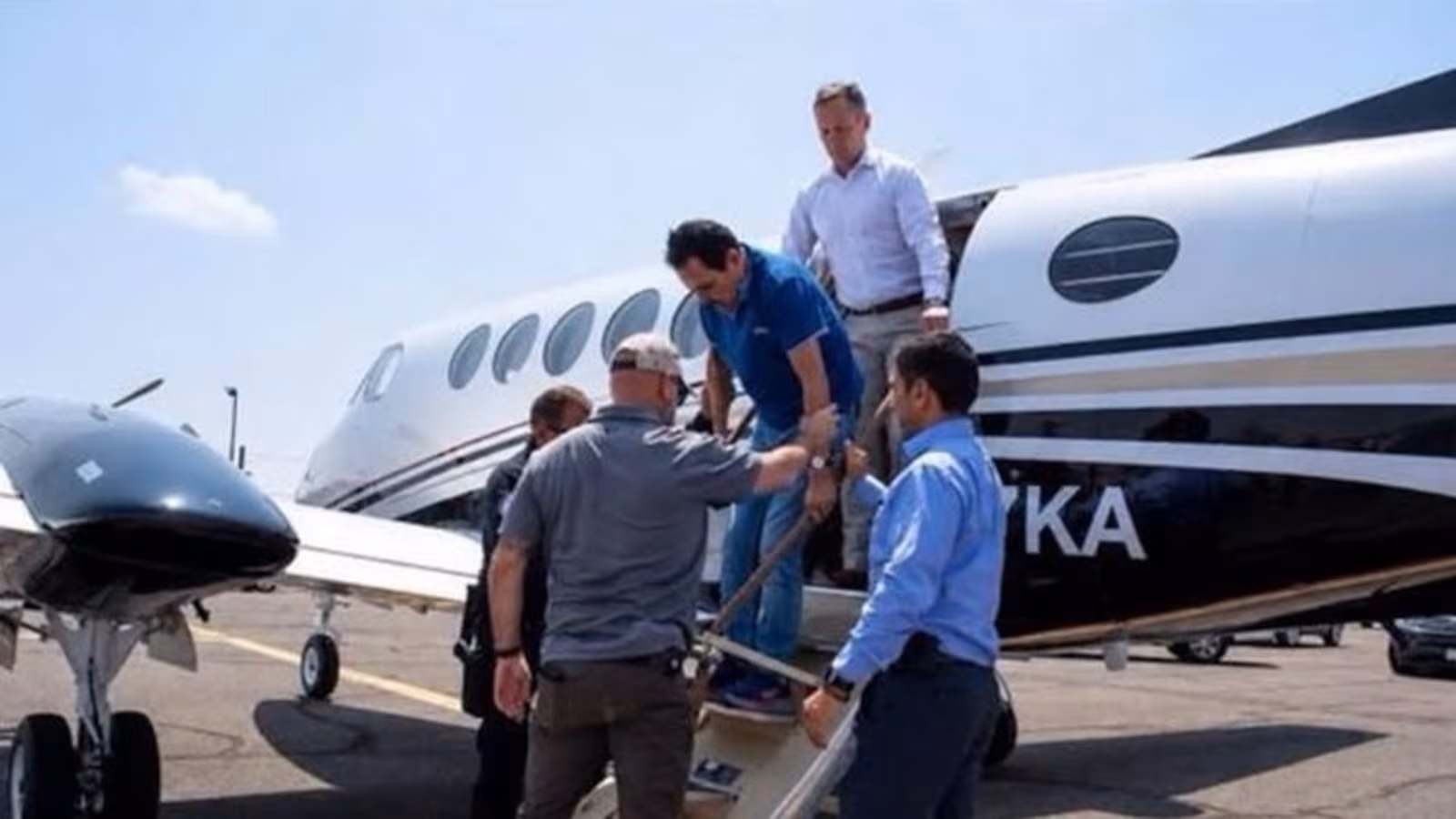 Nuevos detalles de la captura del Mayo Zambada: exhiben el avión y el papel del FBI
