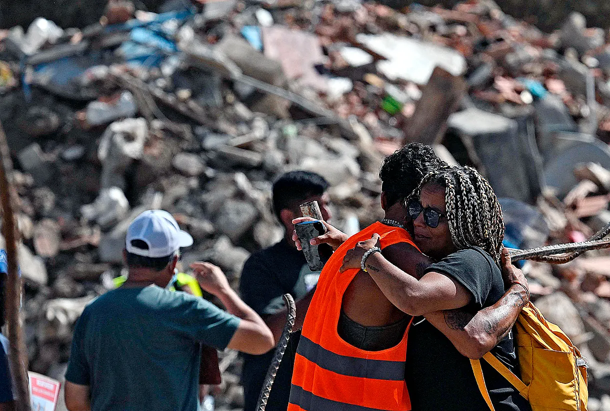Duelo nacional con las morgues repletas de cadáveres: "Sabemos que hay muchas personas con vida, pero no tienen fuerza para gritar y avisar a los grupos de rescate"