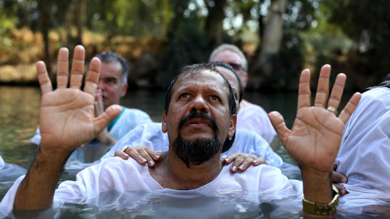 Noticias de América - El voto evangélico, un apoyo conservador clave para Flávio Bolsonaro frente a Lula