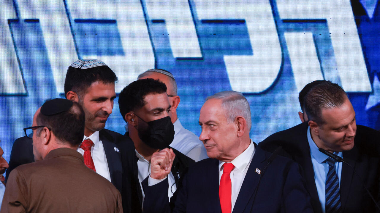 Ligera ventaja para el bloque de Netanyahu en legislativas tras recuento del 50% de los votos