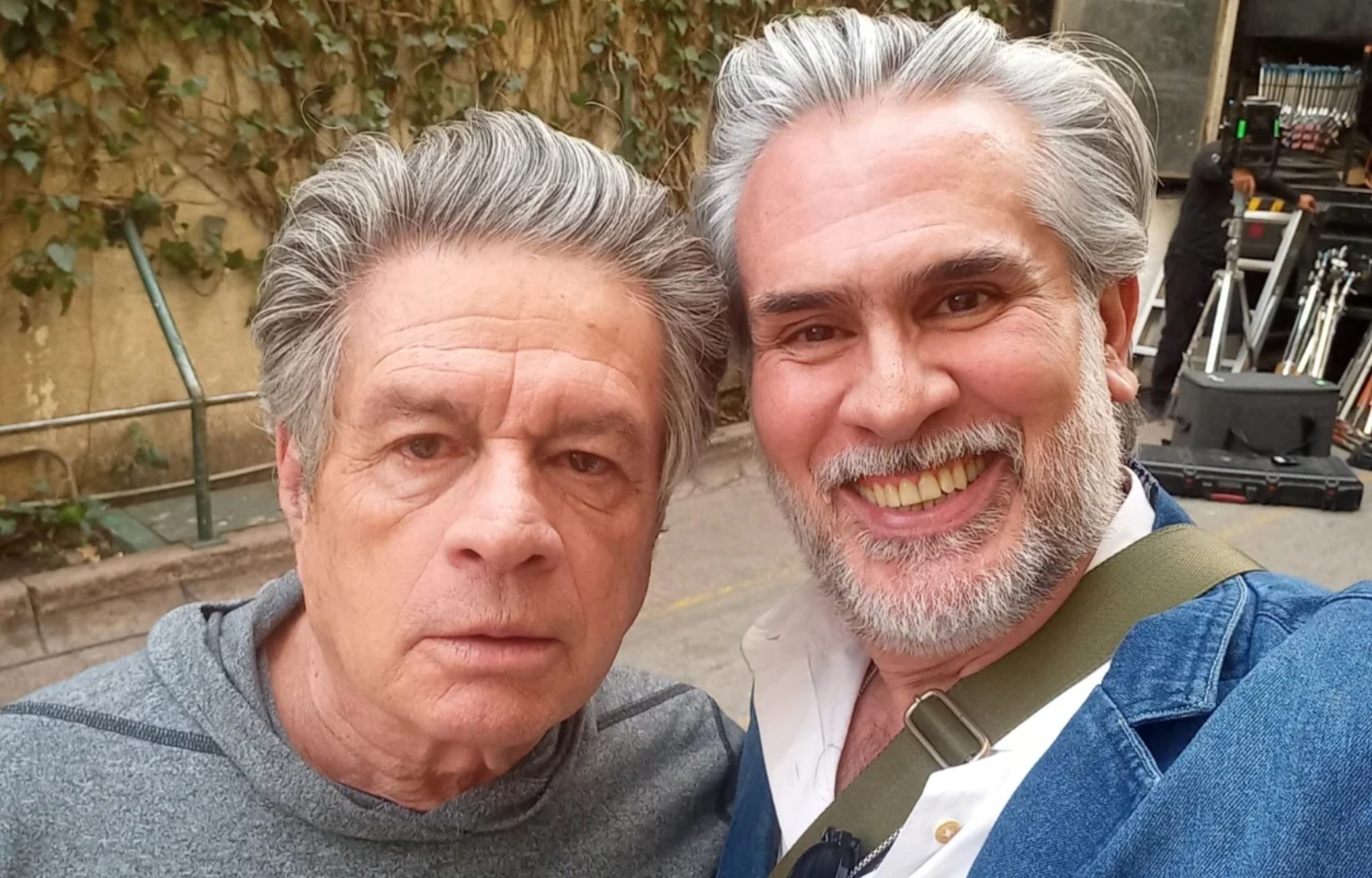 Actor de “La Rosa de Guadalupe” es captado vendiendo en la calle: “No hay chamba”