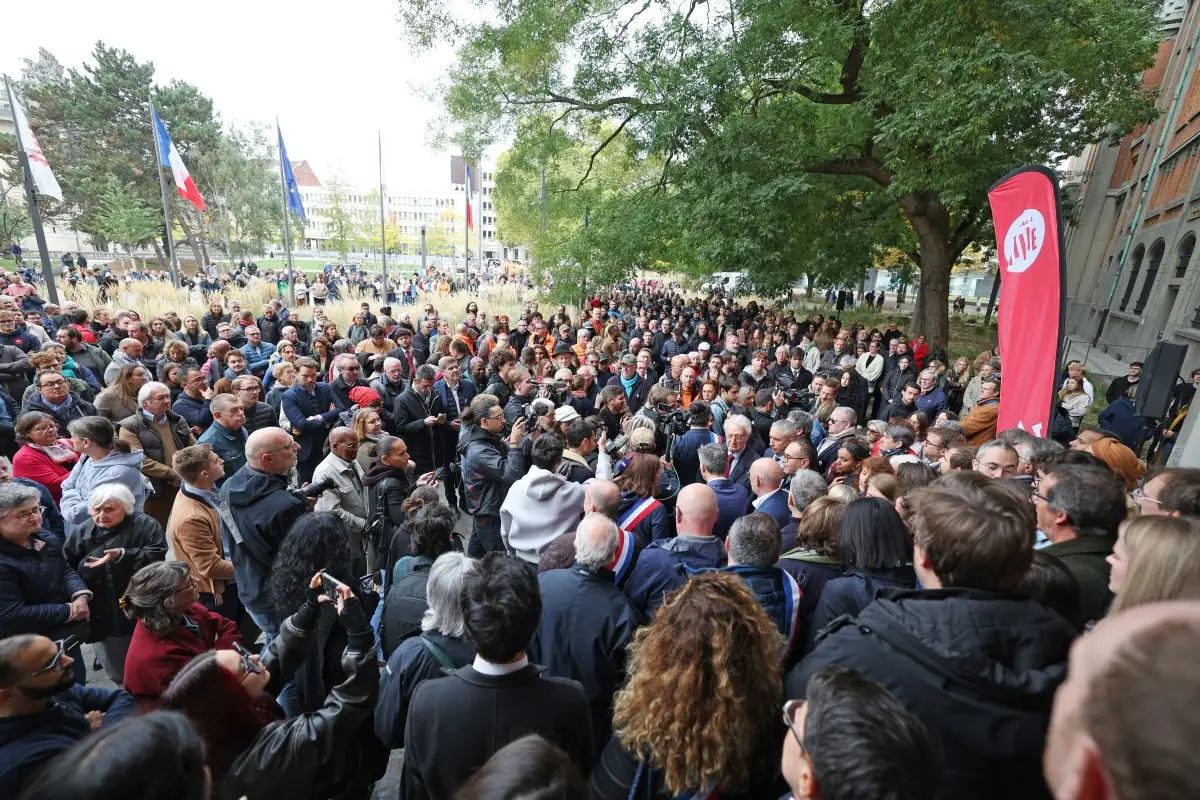 Francia impone toque de queda en París tras disturbios; prohíbe protestas | Grupo Animal